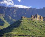 Drakensbergin vuoristo menee läpi koko maan.